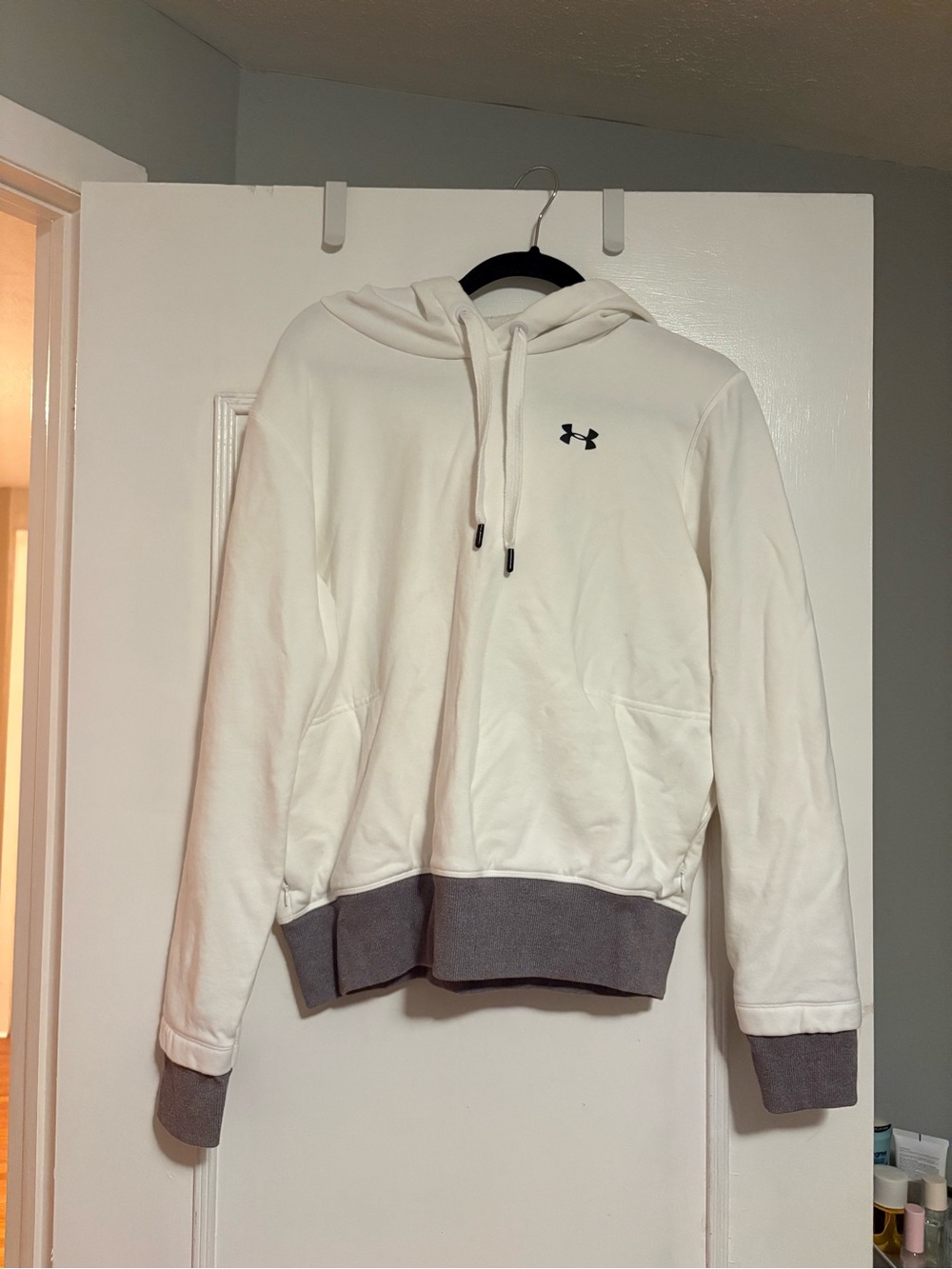 Under Armour Women’s White Hoodie Sweatshirt with Gray Trim